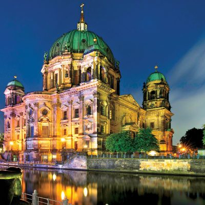 Nighttime view of Berlin Cathedral building